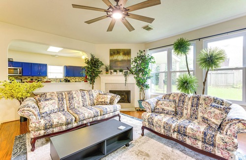 Spring Casa | 4 Mi to Old Town Spring: Family Retreat w/ Yard!