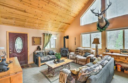 Hathaway Pines Casa | 4 Mi to Pine Lake Hathaway Pines Cabin with Deck