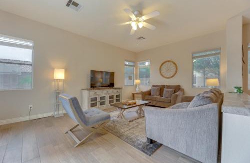 Arizona Skyline Community Casa | 4 Mi to Riparian Preserve Mesa Abode with Hot Tub