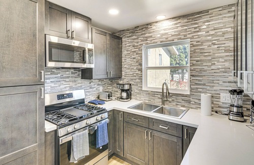 View Park-Windsor Hills Casa | 4 Mi to SoFi Stadium: Pet-Friendly LA Area Home
