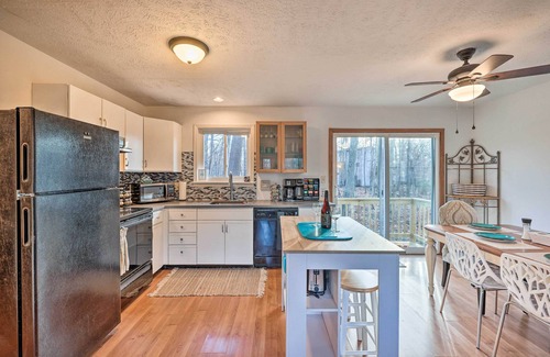Tobyhanna Casa | 4 Mi to Tobyhanna State Park: Home w/ Fire Pit