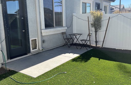 Maryvale Village Casa | 4 min drive to cardinals State Farm stadium with beautiful yard and high ceiling