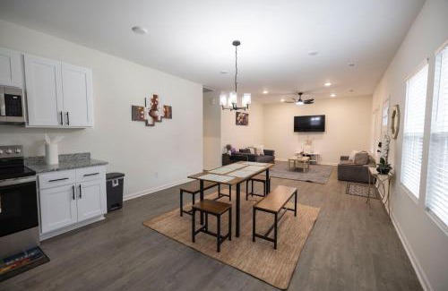 Burlington Casa | 4 Min to Downtown - 10 Min to Elon - Washer and Dryer