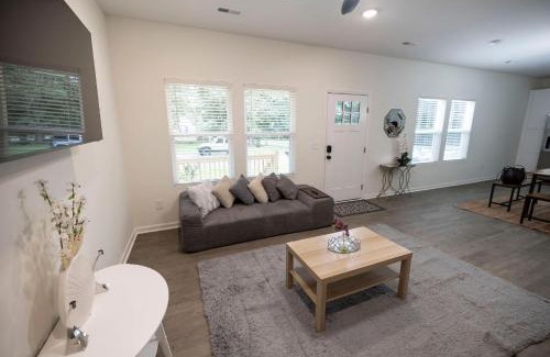 Burlington Casa | 4 Min to Downtown - 10 Min to Elon - Washer and Dryer