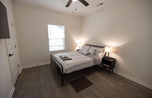 Burlington Casa | 4 Min to Downtown - 10 Min to Elon - Washer and Dryer