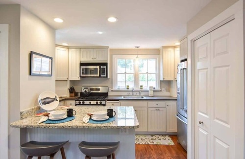 Provincetown Casa | # 108: Actualizado, moderno, 3-4 minutos a pie de la calle comercial y la playa, capacidad para 4 personas.
