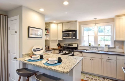 Provincetown Casa | # 108: Actualizado, moderno, 3-4 minutos a pie de la calle comercial y la playa, capacidad para 4 personas.