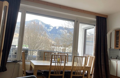 Zell am See Apartamento | 4 Mins from the City Express Lift . Private parking. sleeps 6