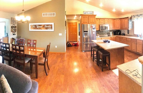 Pickett Casa | 4 minutes from EAA!