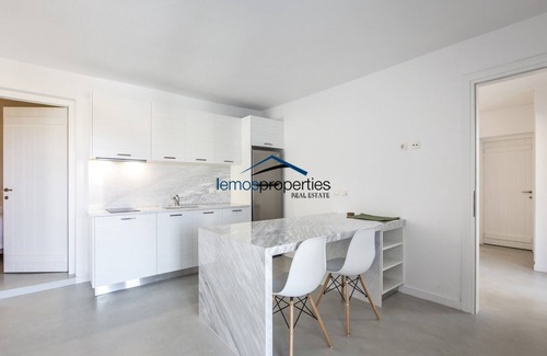 Koundouros Casa | 4 casas modernas con piscina y vista al mar, ideales para grupos grandes