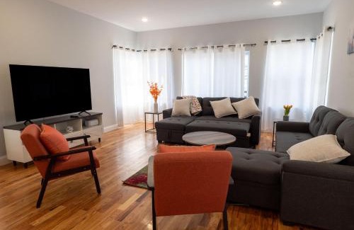 Ampere Apartamento | 4 New Apts - 3 Bed Apt 1st Floor & 3 Bed Apt 2nd Floor - 1 Bed Studio Apt Ground Floor & 1 Bed Studio Apt Ground Floor near Penn Station EWR Airport Beth Israel Hospital NYC