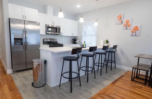 Ampere Apartamento | 4 New Apts - 3 Bed Apt 1st Floor & 3 Bed Apt 2nd Floor - 1 Bed Studio Apt Ground Floor & 1 Bed Studio Apt Ground Floor near Penn Station EWR Airport Beth Israel Hospital NYC