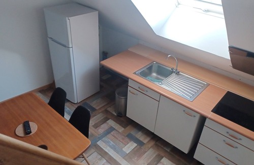 Saint-Pourcain-sur-Sioule Apartamento | 4-person 2-bedroom self-contained air-conditioned city center apartment