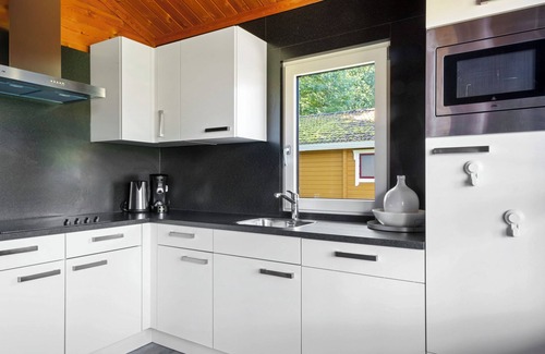 Municipality of Hardenberg Casa | 4-person bungalow with private sauna, veranda and washing machine at holiday park ’t Hooge Holt near Gramsbergen and nature.