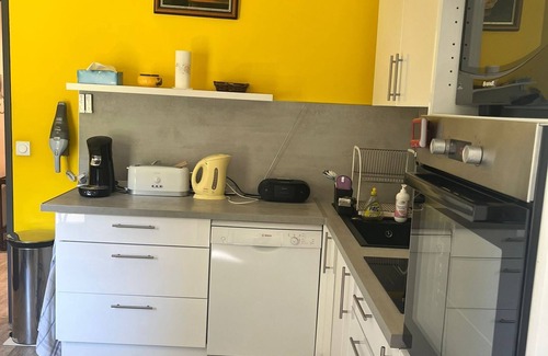 Saint-Martin-d'Uriage Apartamento | 4-person ground-floor apartment, in the center of town and facing Parc d'Uriage, close to amenities