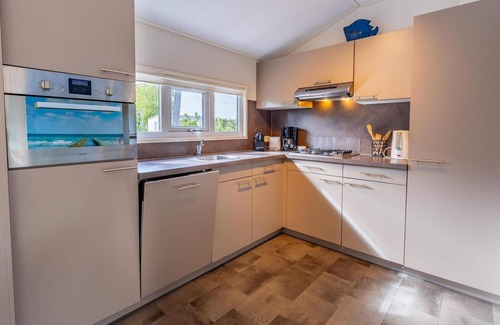 Oostkapelle Casa | 4-person holiday chalet on a family campsite in Oostkapelle 1500m from the beach