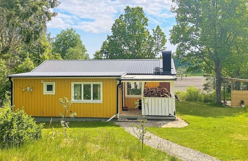 Fargelanda Casa | 4 person holiday home in FÄRGELANDA