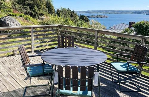 Hoviksnas Casa | 4 person holiday home in H viksn s
