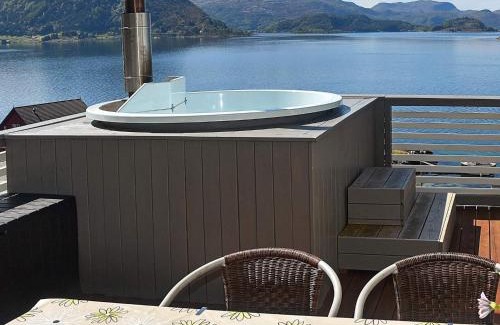 Silda Casa | 4 person holiday home in Selje