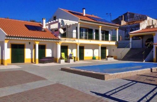 Avis Apartamento | 4 Persoons Woning met Zwembad. Rustig gelegen.