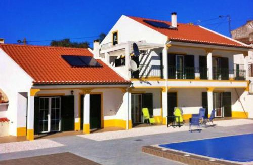 Avis Apartamento | 4 Persoons Woning met Zwembad. Rustig gelegen.