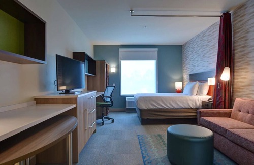 Upper Grand Lagoon Hotel | 4 Pet-friendly Accommodations! Outdoor Pool, Kitchen, Free Breakfast, Parking!