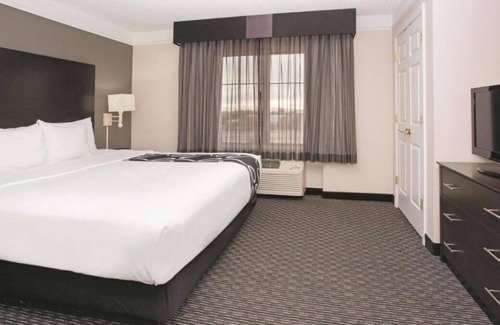 Superstition Springs Casa | 4 Pet-Friendly Units, Onsite Pool, Pool View, Free Breakfast