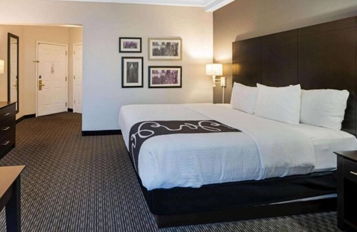 Superstition Springs Casa | 4 Pet-Friendly Units, Onsite Pool, Pool View, Free Breakfast