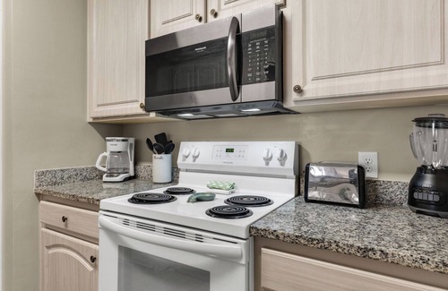 Summer Breeze Condominio | 4 Pools, Tennis & Mini-Golf Fun + Free Tickets: Dolphin Cruise & More!