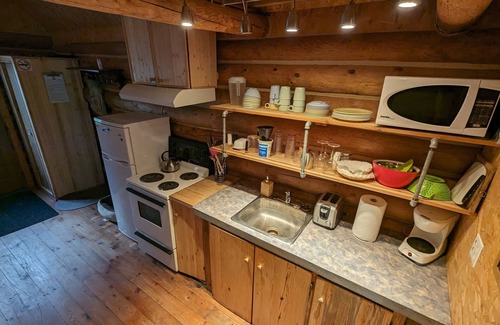 Riviere-Rouge Chalet De Esquí | 4 - Prunier : Chaleureux chalet en bois rond au bord de la belle Rivière Rouge