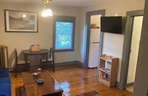 Balmville Apartamento | #4 Quaint 1 bedroom apartment in Historic Building