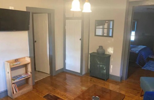 Balmville Apartamento | #4 Quaint 1 bedroom apartment in Historic Building