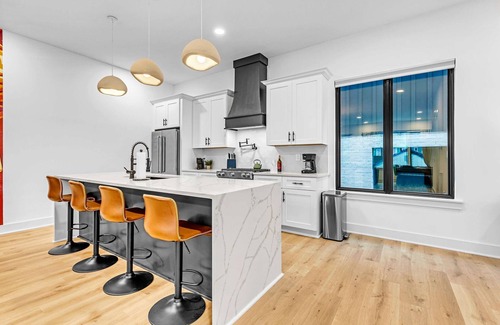 Hurwood Heights Casa | 4 Rooftop Decks 4 Hot Tubs Game Rooms Sauna