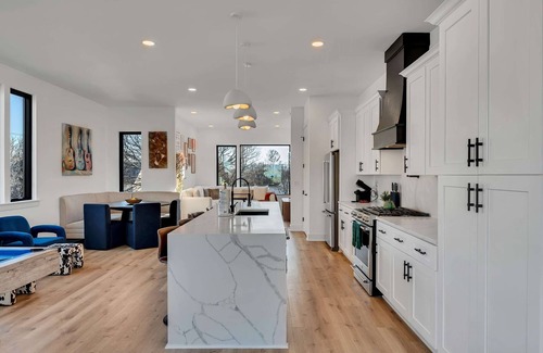 Hurwood Heights Casa | 4 Rooftop Decks 4 Hot Tubs Game Rooms Sauna