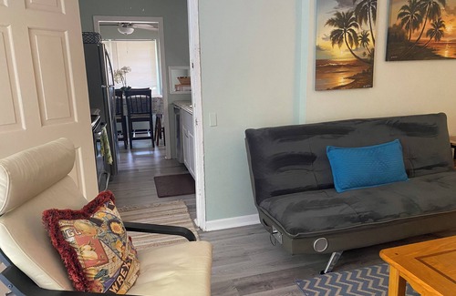 Lake Worth Corridor Casa | Banana Beach Retreat