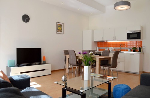 Prague 2 Apartamento | 4 Rooms King Beds Centre AC Balcony Netflix