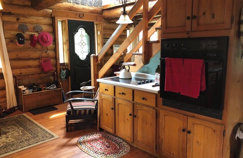 Southampton Cabaña | 4 Season/4 bedroom Log Home in Southampton. Walking distance to downtown/beach