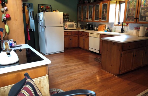 Southampton Cabaña | 4 Season/4 bedroom Log Home in Southampton. Walking distance to downtown/beach