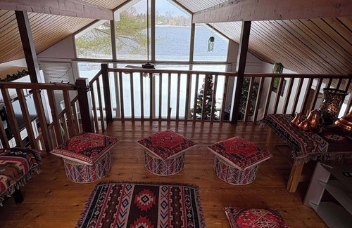 Hinchinbrooke Chalet De Esquí | 4-season chalet middle of nature on the edge of private lake with panorama view
