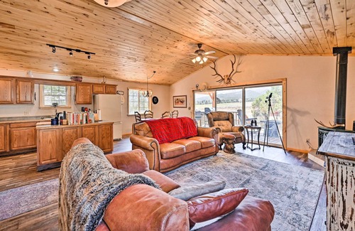 Coaldale Cabina | 4-Season Mountain Escape with Breathtaking View!