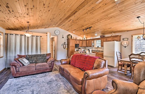 Coaldale Cabina | 4-Season Mountain Escape with Breathtaking View!