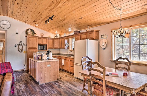 Coaldale Cabina | 4-Season Mountain Escape with Breathtaking View!