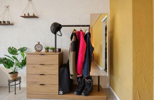 Ingenbohl Apartamento | 4 Seasons Apartment I 1-4 Personen I See, Bergsicht I 65' Smart TV, Tischkicker und Badewanne I Parkplatz