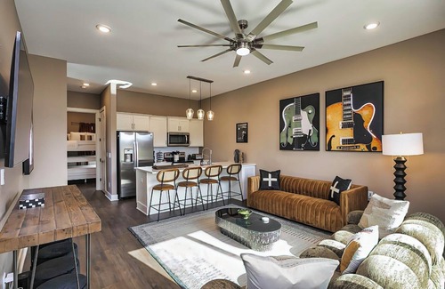 Hadley - Washington Casa | 4 Side by Side Homes | 32 beds | Dolly's Dream House & Bluegrass Bungalow