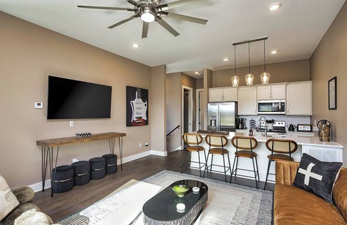 Hadley - Washington Casa | 4 Side by Side Homes | 32 beds | Dolly's Dream House & Bluegrass Bungalow