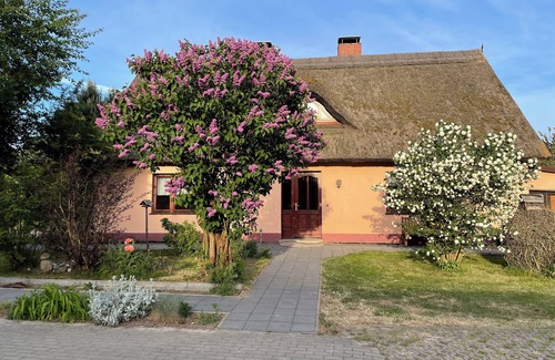 Dargen Casa | 4-sided courtyard with water views of the Szczecin Lagoon: perfect for family vacations