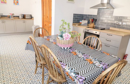 Lincoln Cabaña | 4 SOUTH PARK, pet friendly, with a garden in Lincoln