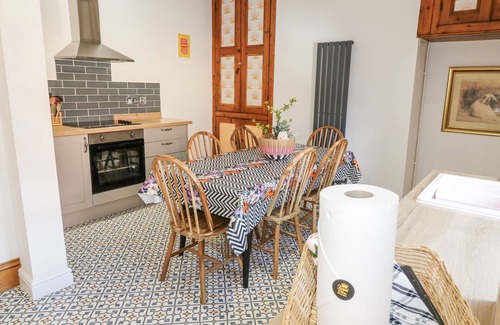 Lincoln Cabaña | 4 SOUTH PARK, pet friendly, with a garden in Lincoln