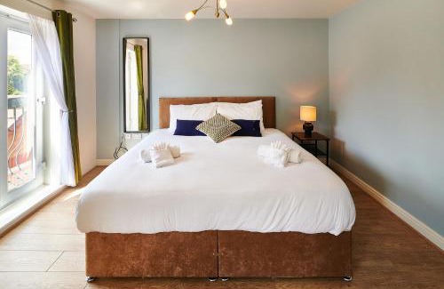 Tamworth Casa | 4 Spacious Bedrooms, En-Suites, Private Driveway, Tamworth Accommodation for Contractors and Families