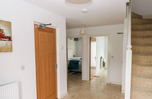Castle Casa | 4 ST.STEPHENS COURT, pet friendly, country holiday cottage in Swansea